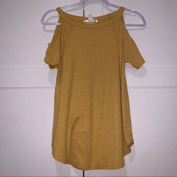 shoulder cut out short sleeved tee - Picture 1 of 1